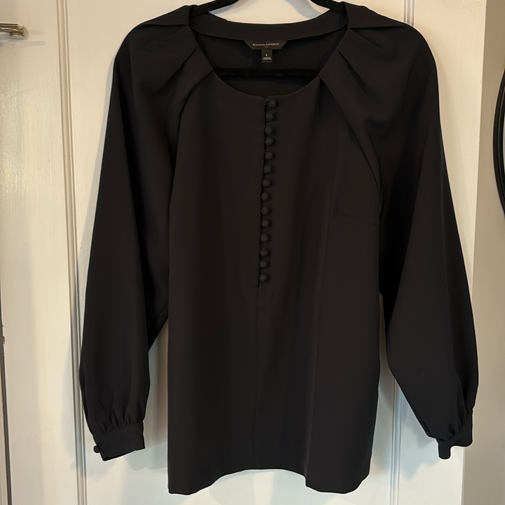 Banana Republic Woman’s LG Black Top